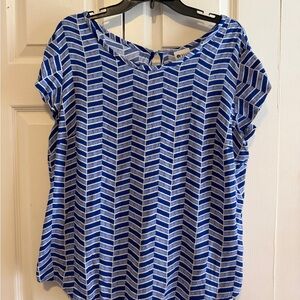 STYLUS Blue and White Chevron Short Sleeve Top